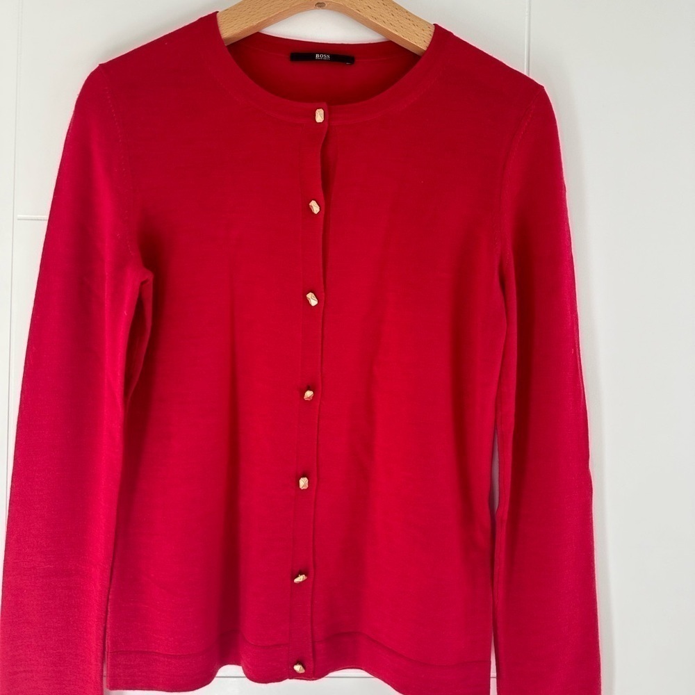 Beautiful Hugo Boss 100% Virgin wool  cartigan Size XS